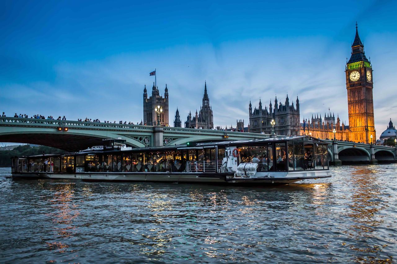 Bateaux experience on London\'s Thames